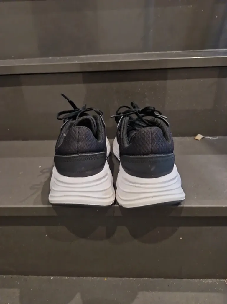 Tweedehands Adidas Running Shoes bike — afbeelding 2 van 5