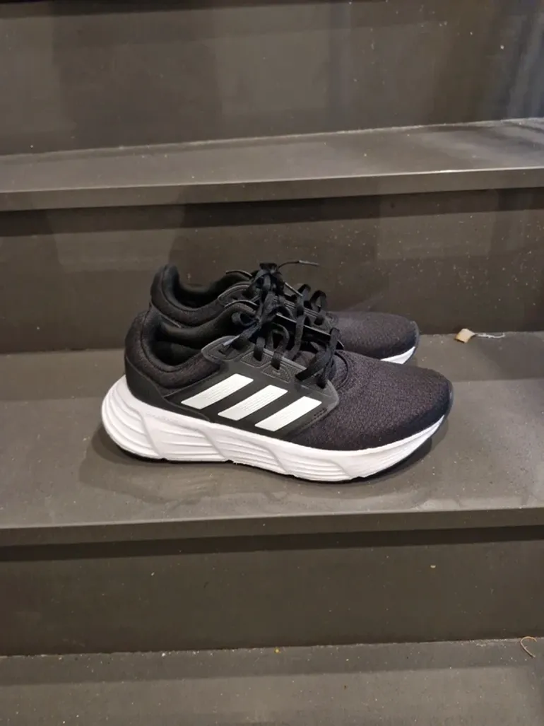 Tweedehands Adidas Running Shoes bike — afbeelding 3 van 5