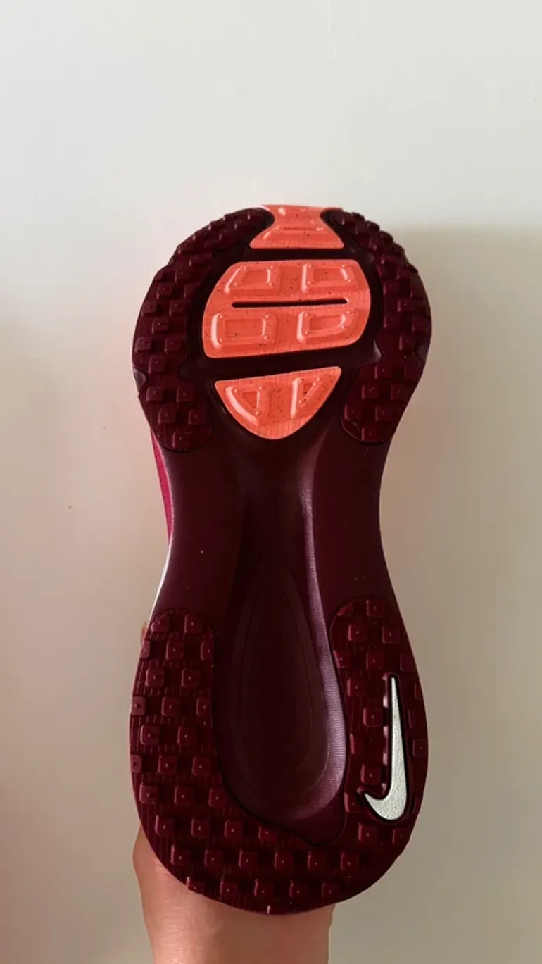Used Nike Vomero 18 SE2 bike — image 3 of 9