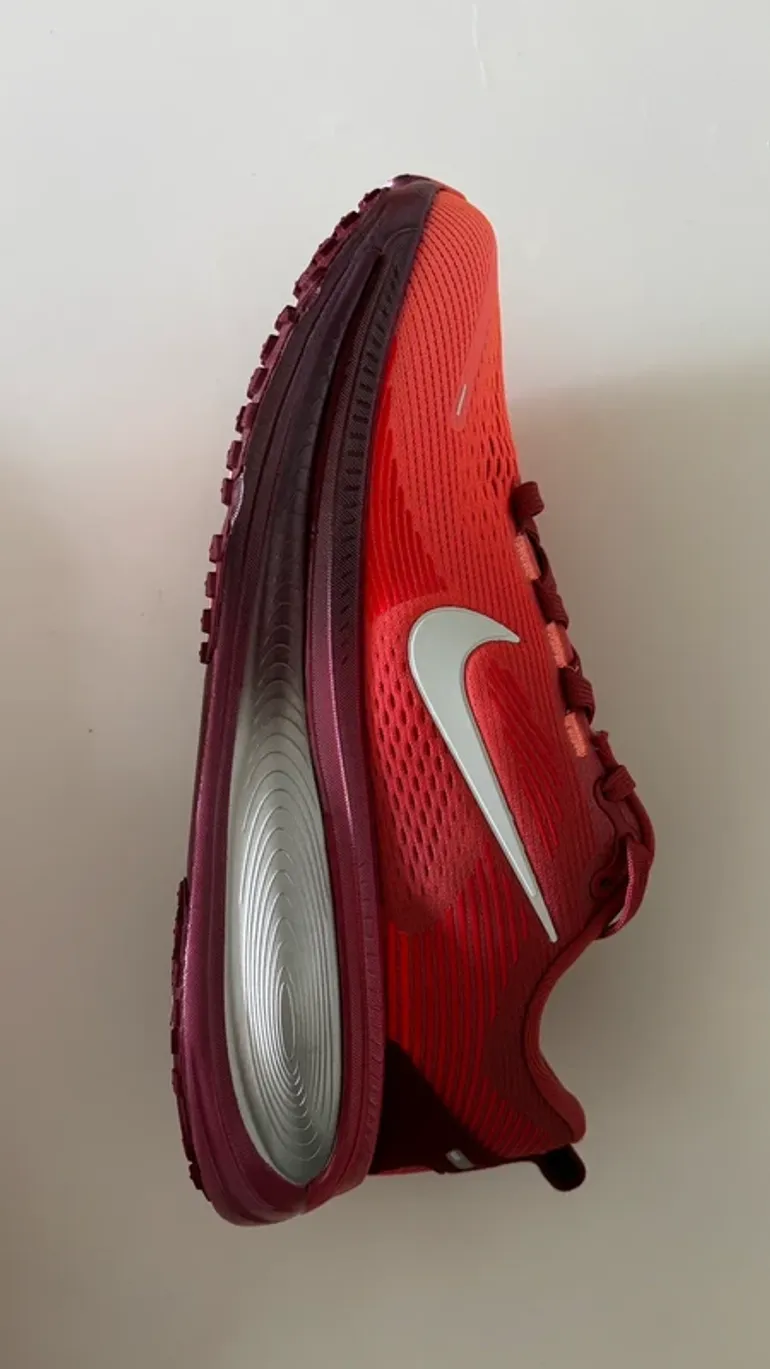 Used Nike Vomero 18 SE2 bike — image 4 of 9