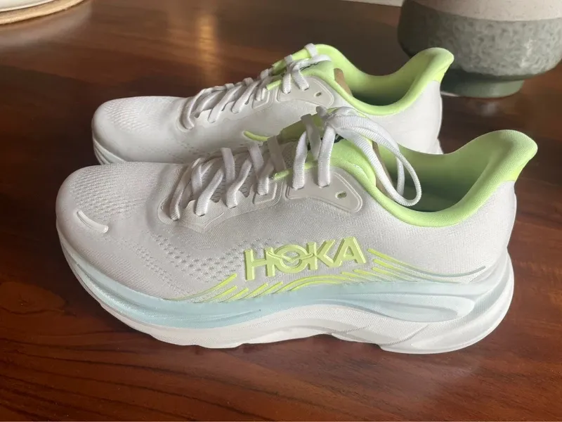 Used Hoka Clifton 11 Running Shoes