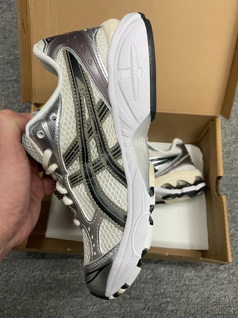 Used Asics Gel Kayano 14 bike — image 3 of 6