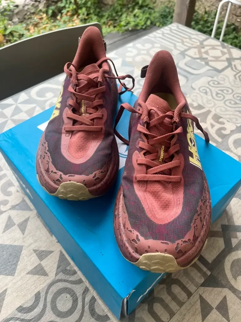 Hoka Speedgoat 6 bike d'occasion — image 2 sur 5
