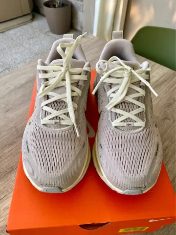 Tweedehands Scarpa Zoom Vomero 18 bike — afbeelding 2 van 8