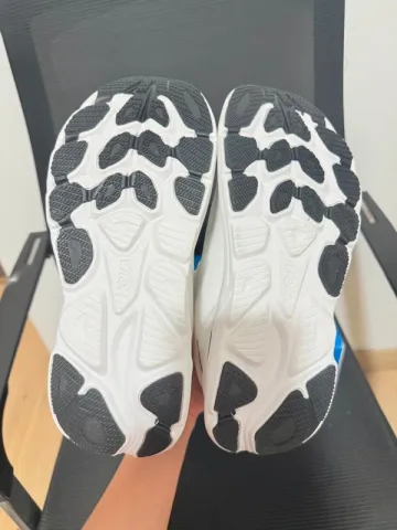Hoka Clifton 10 bike usato — immagine 7 di 7