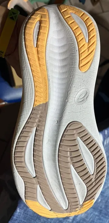 Used Asics Gel Nimbus 27 bike — image 2 of 4