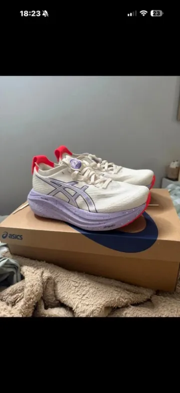 Asics Nimbus 27 bike d'occasion — image 1 sur 7