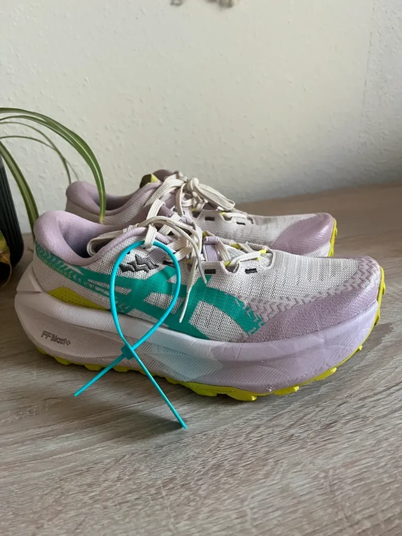 Używany Asics Trabuco Max 5 Running Shoes