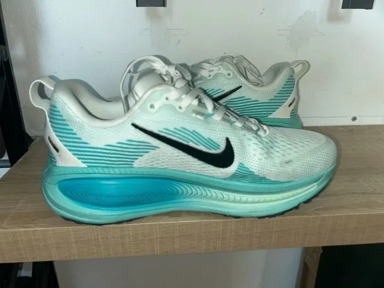 Used Nike Vomero 18 bike — image 2 of 2