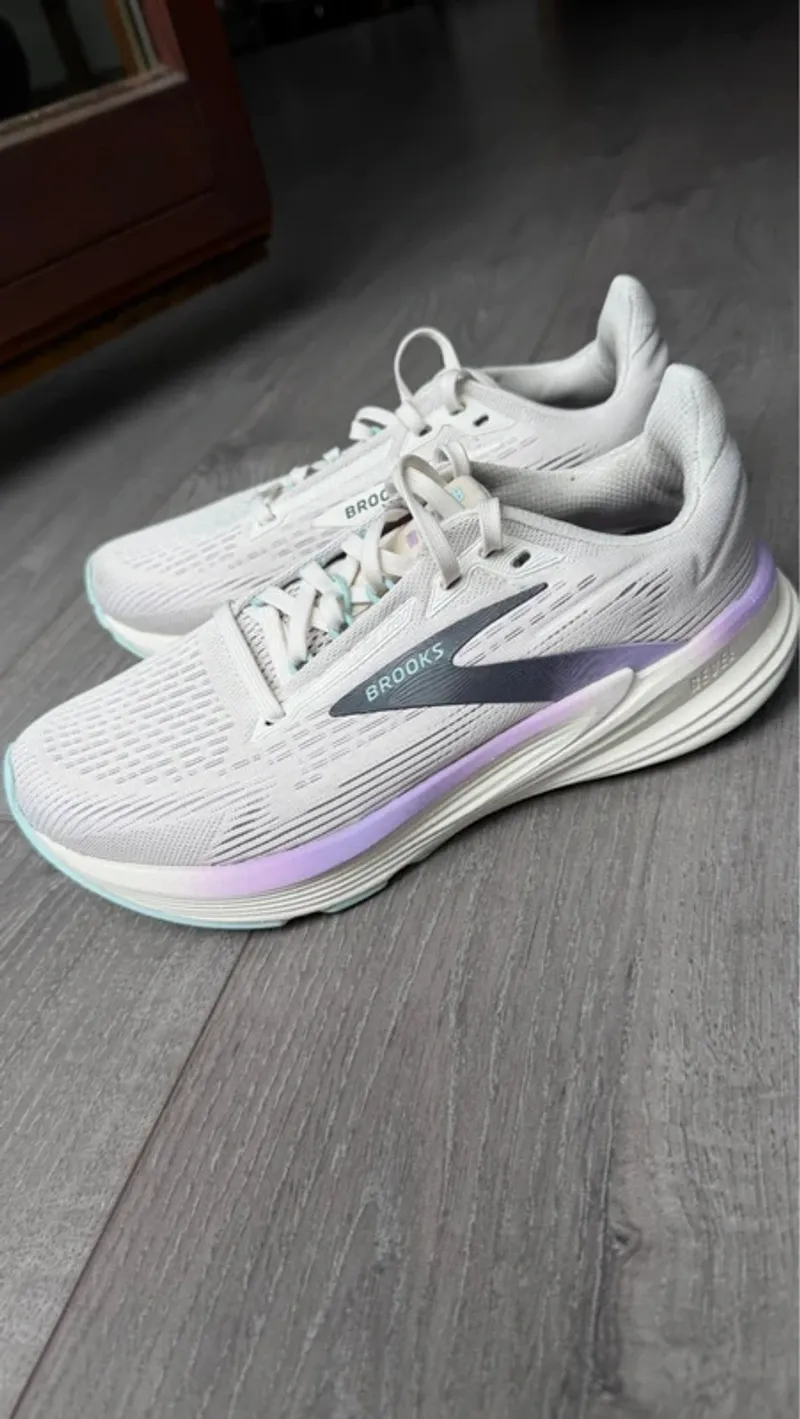 Used Brooks Revel 8 Running Shoes