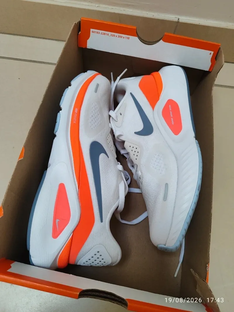 Used Nike Structure 26 Running Shoes