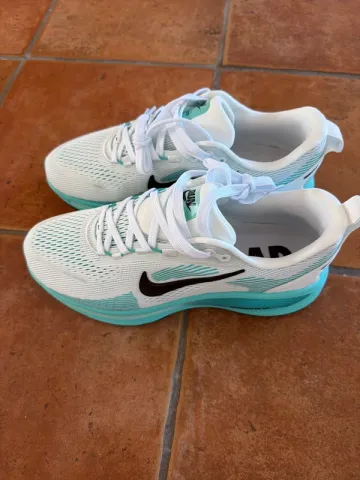 Nike Vomero 18 bike usato — immagine 1 di 7