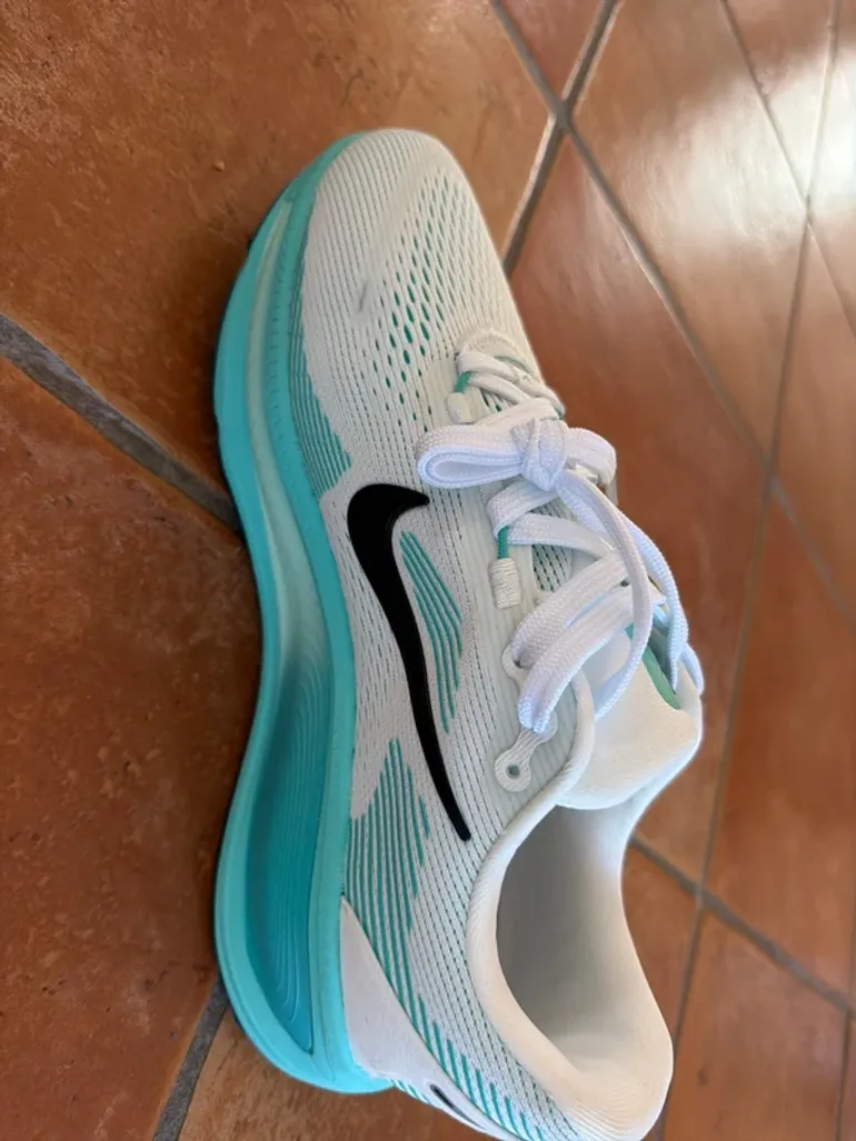 Nike Vomero 18 bike usato — immagine 4 di 7
