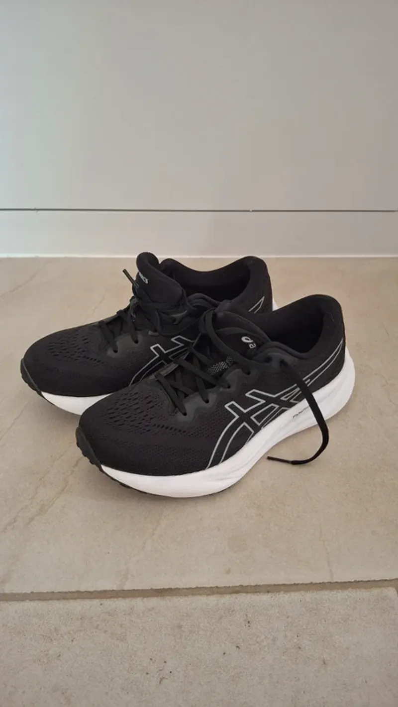 Used Asics Gel Pulse 15 Running Shoes