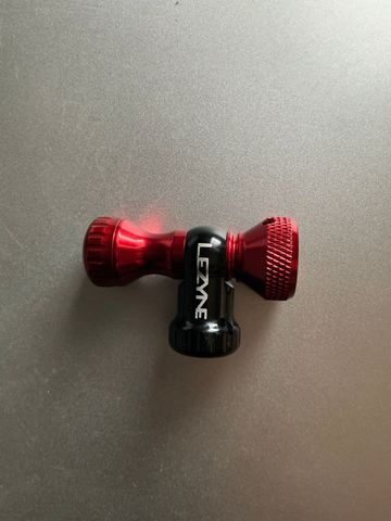 Brugt Lezyne Control Drive CO2 Pumpenkopf bike — billede 2 af 5