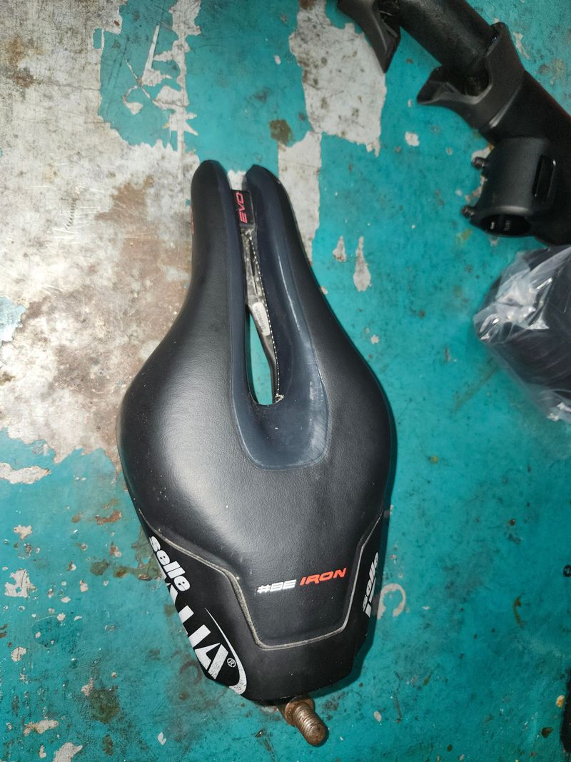 Used Selle Italia Iron Saddle Saddles & Seatposts