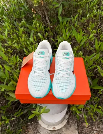 Nike Vomero 18 bike d'occasion — image 2 sur 8