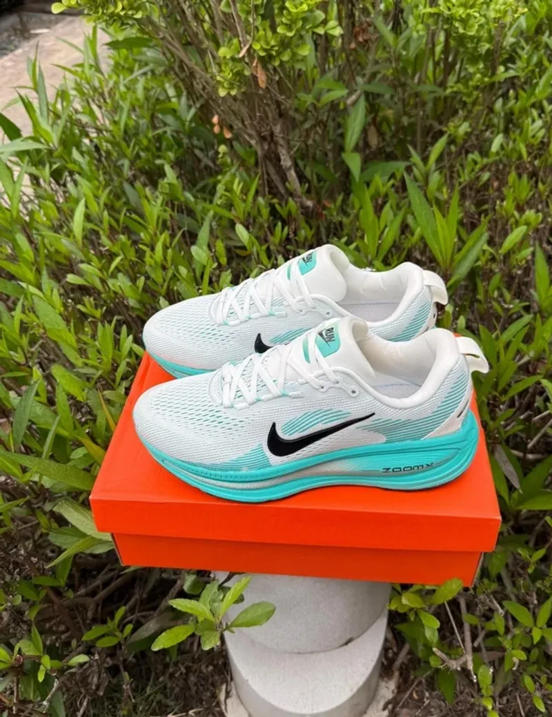Used Nike Vomero 18 Running Shoes