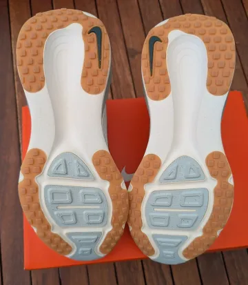 Nike Vomero 18 bike d'occasion — image 4 sur 4