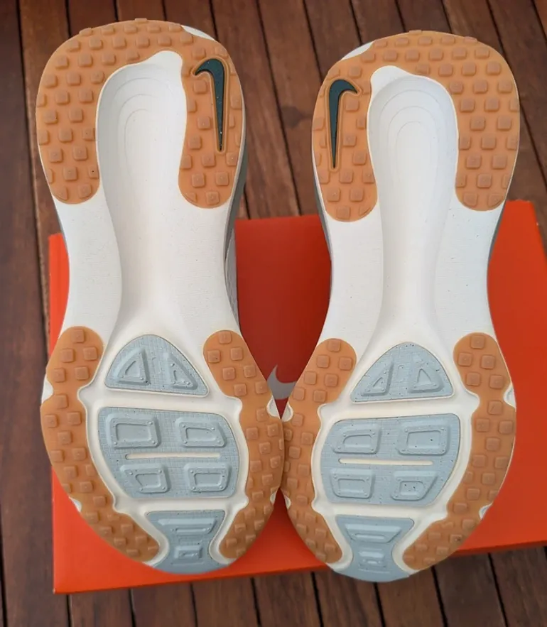 Nike Vomero 18 bike d'occasion — image 4 sur 4