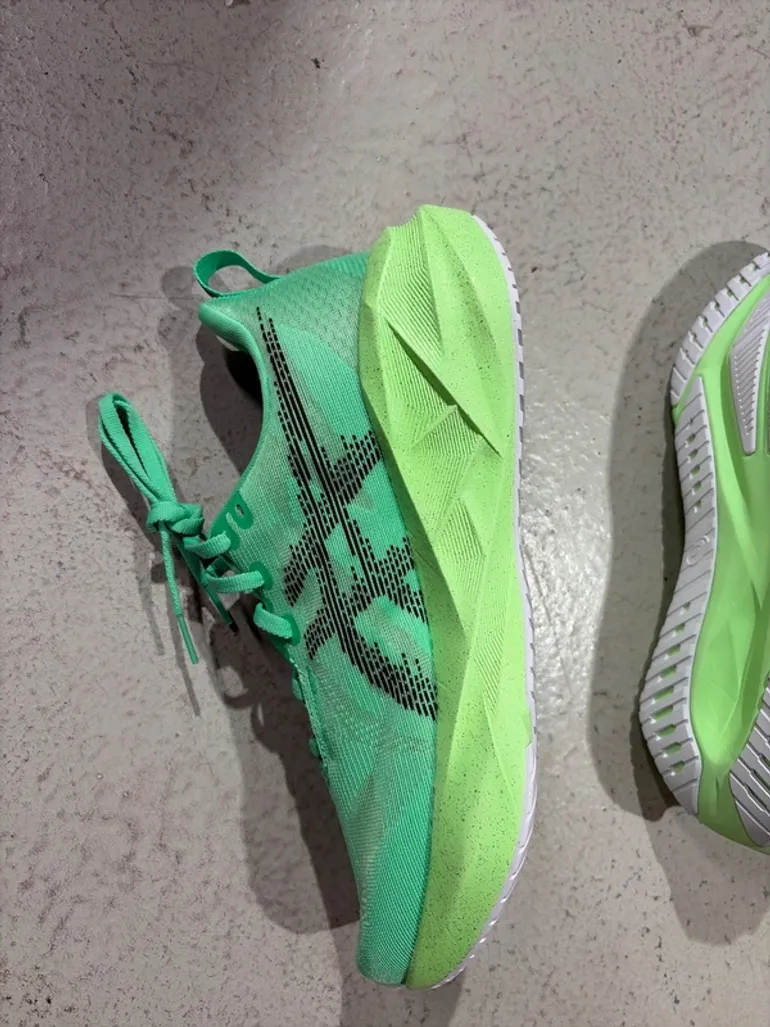 Tweedehands Asics Novablast 5 bike — afbeelding 4 van 8