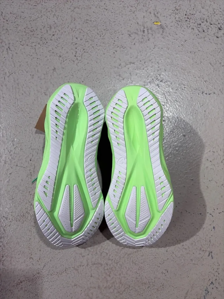 Tweedehands Asics Novablast 5 bike — afbeelding 7 van 8