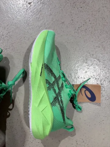 Tweedehands Asics Novablast 5 bike — afbeelding 3 van 8