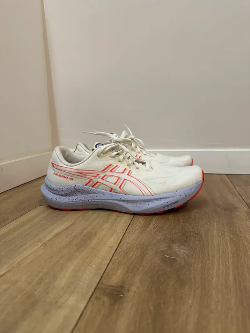 Used Asics GT 2000-14 Running Shoes