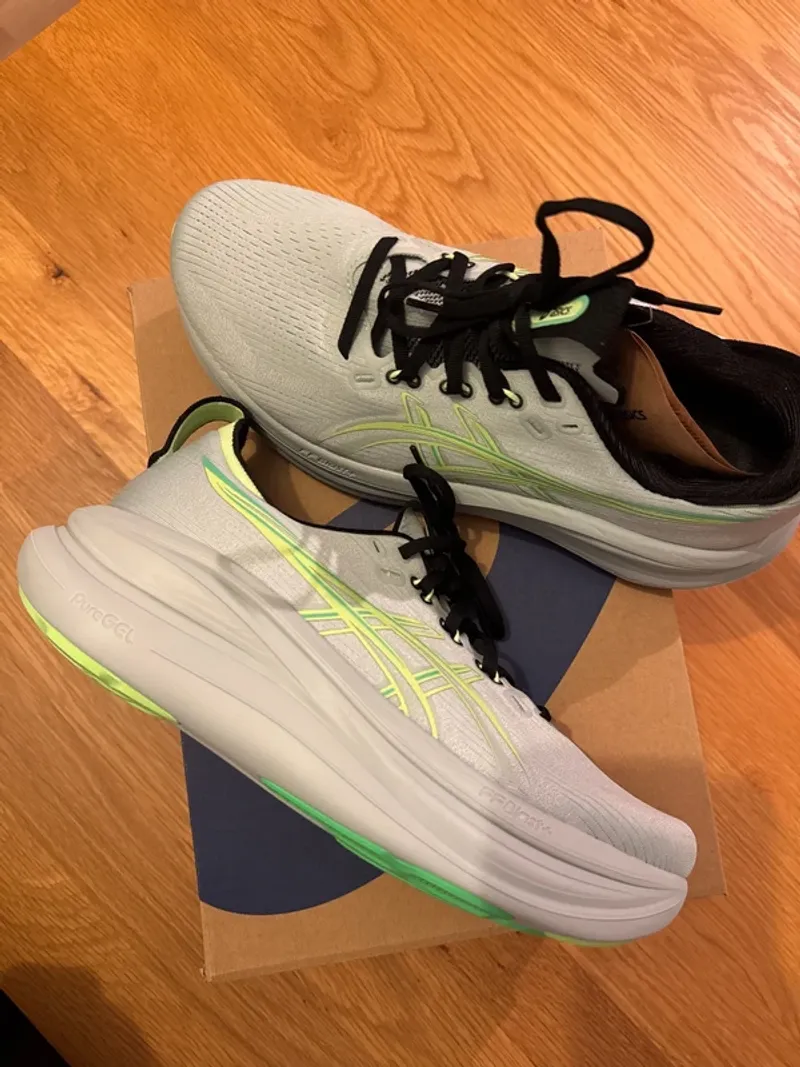 Gebrauchtes Asics Gel-Nimbus 28 Running Shoes