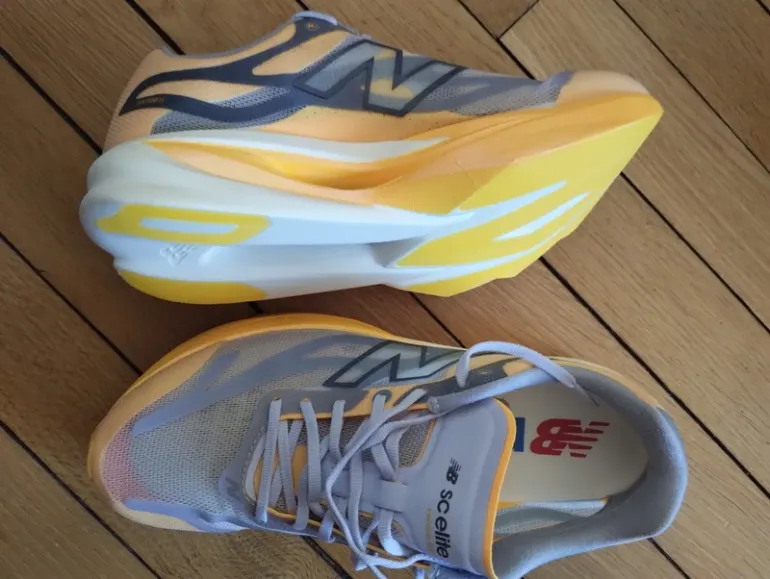 Tweedehands New Balance Super Comp Elite V6 bike — afbeelding 2 van 5
