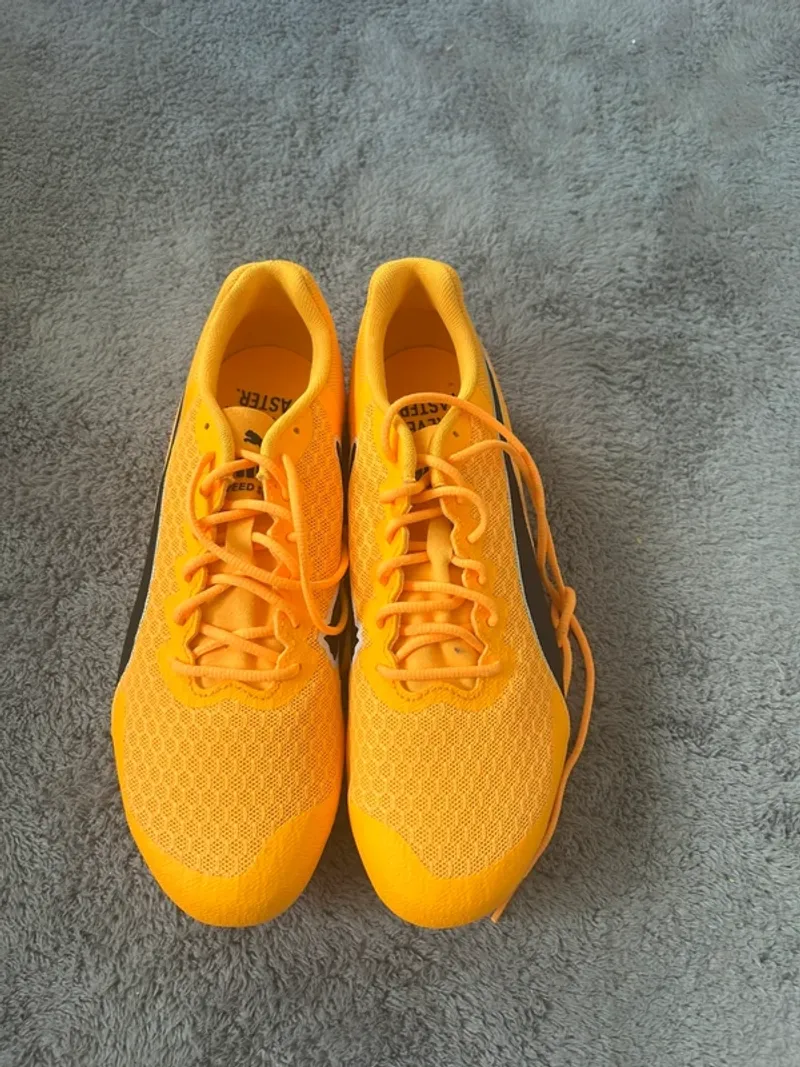 Used Puma Pointes Running Shoes