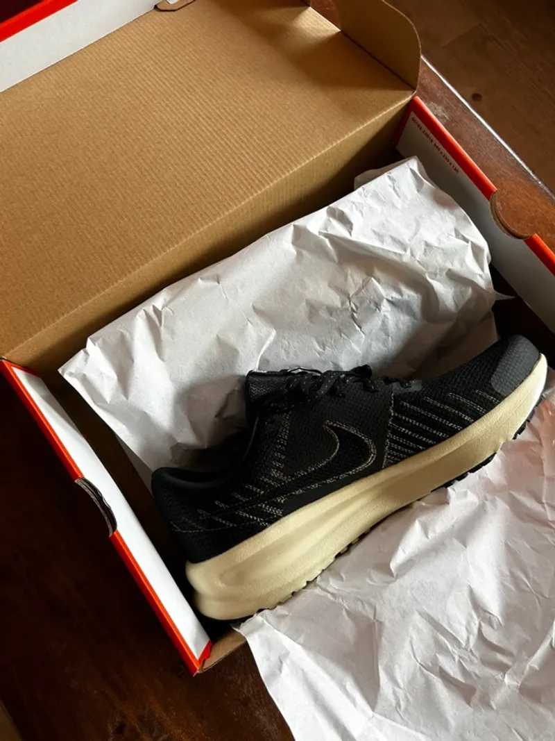 Used Nike Run Defy Running Shoes