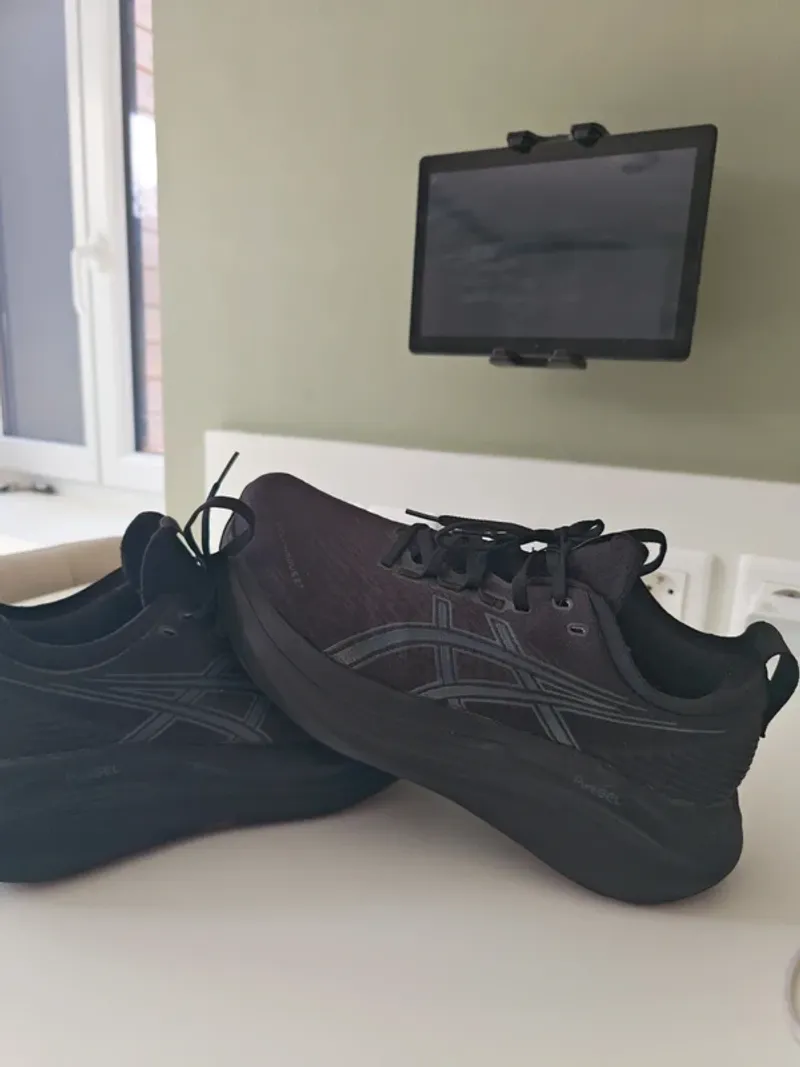 Gebrauchtes Asics Nimbus 27 Running Shoes