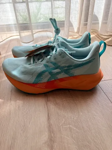 Used Asics Novablast 5 bike — image 1 of 3