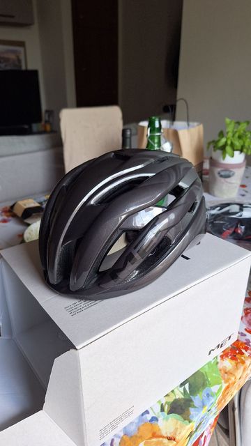 MET Trenta Helmet 2026 bike usato — immagine 2 di 7