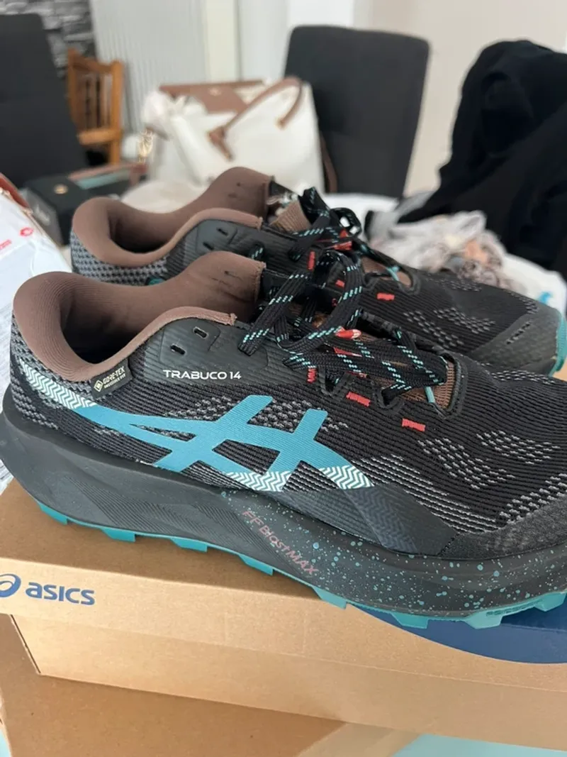 Asics Trabuco Running Shoes d'occasion