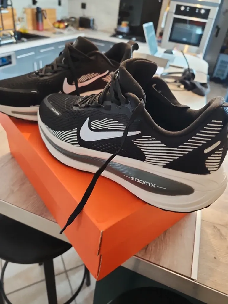 Tweedehands Nike Vomero 18 bike — afbeelding 3 van 6