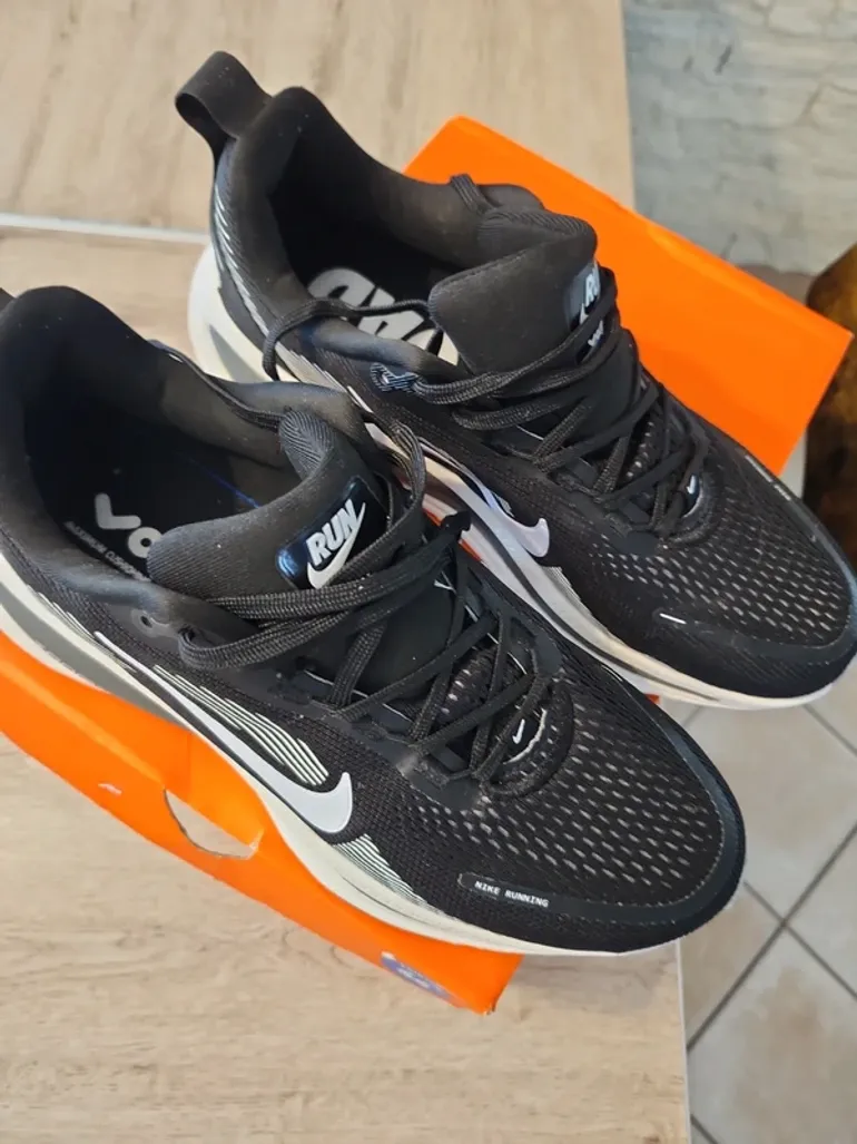 Tweedehands Nike Vomero 18 bike — afbeelding 2 van 6