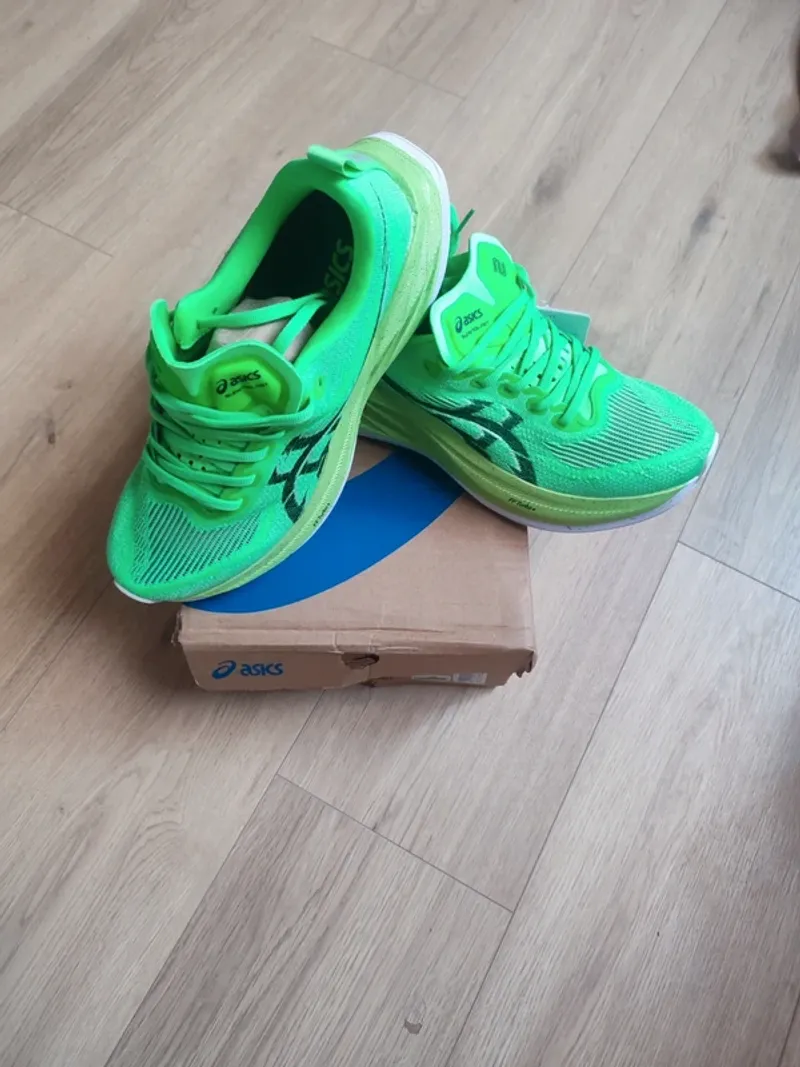 Używany Asics Superblast 2 Running Shoes