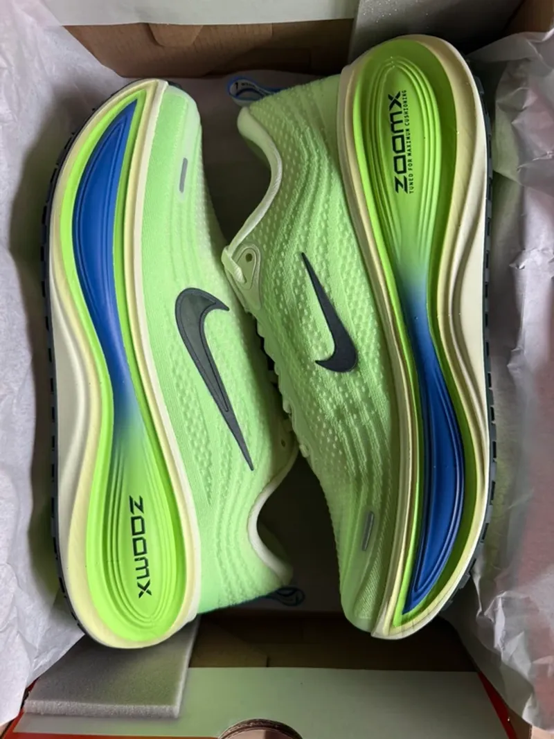 Nike Vomero plus Running Shoes d'occasion