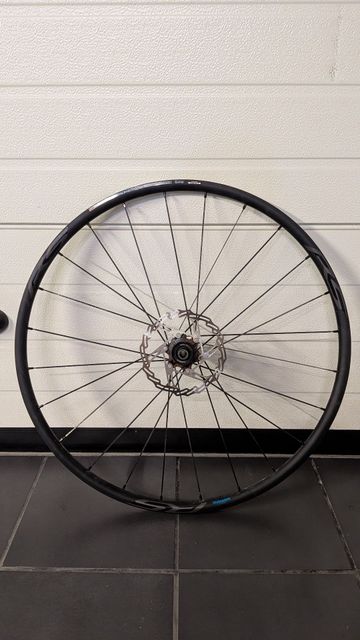 Used Shimano Wheels 2020 bike — image 4 of 5