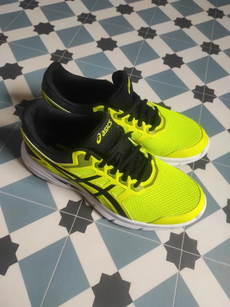 Asics Gel Excite 5 Running Shoes usato