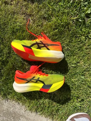 Used Asics Metaspeed Sky Paris bike — image 4 of 5