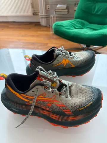 Used Asics Trabuco Max 4 bike — image 1 of 7