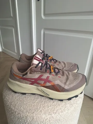 Used Asics Trabuco 14 GTX bike — image 1 of 5