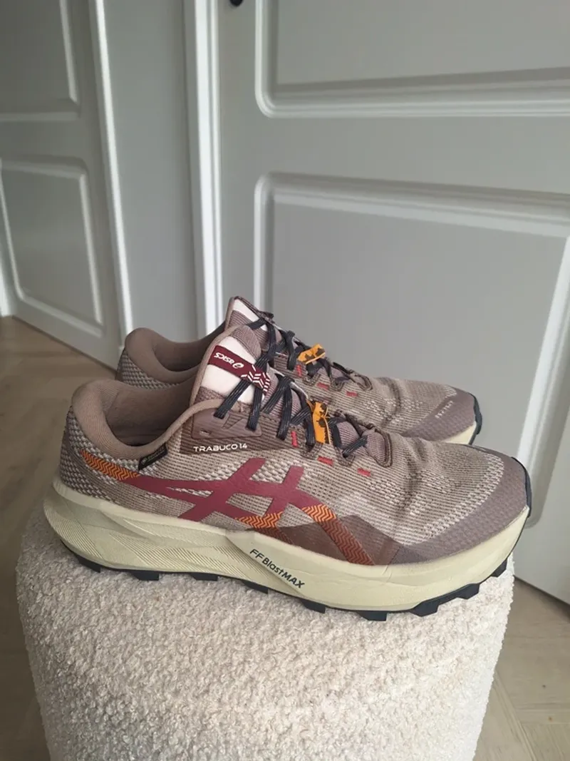 Used Asics Trabuco 14 GTX Running Shoes