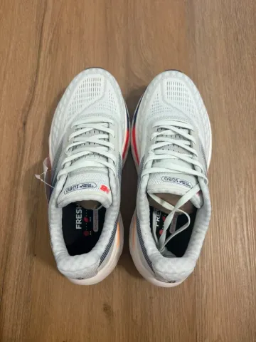Tweedehands New Balance Fresh Foam X More v6 bike — afbeelding 3 van 8
