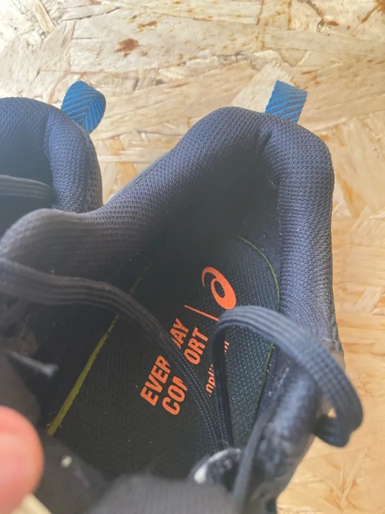 Used Asics Gel Sonoma 5 bike — image 8 of 9