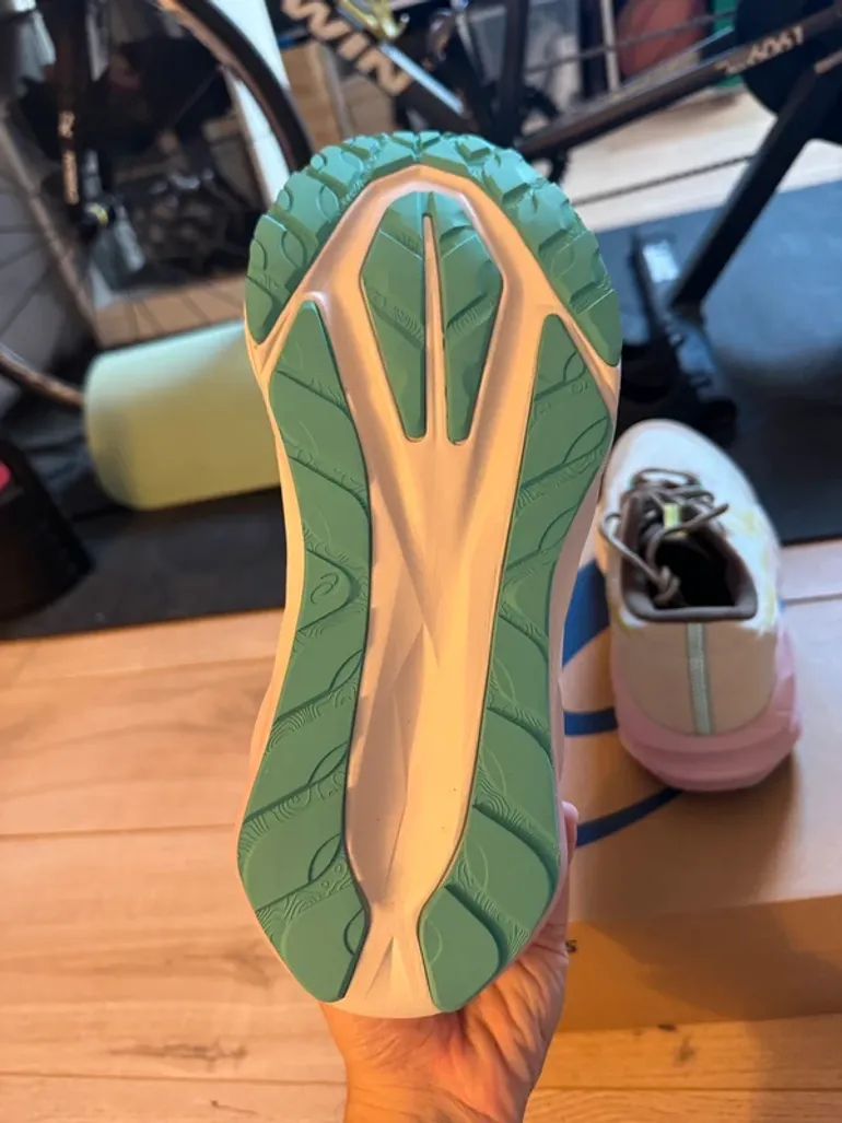 Tweedehands Asics Novablast 5 TR bike — afbeelding 4 van 6