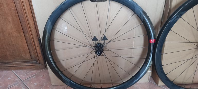 Used Fulcrum Wind 40 DB 2025 bike — image 5 of 11